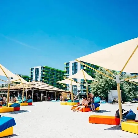 Grand - Pool & Prima Linie La Mare