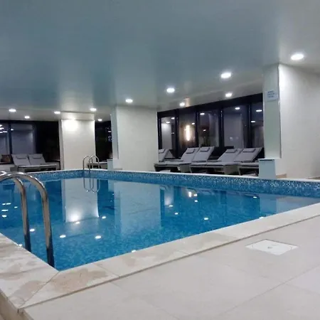 Grand - Pool & Prima Linie La Mare Năvodari