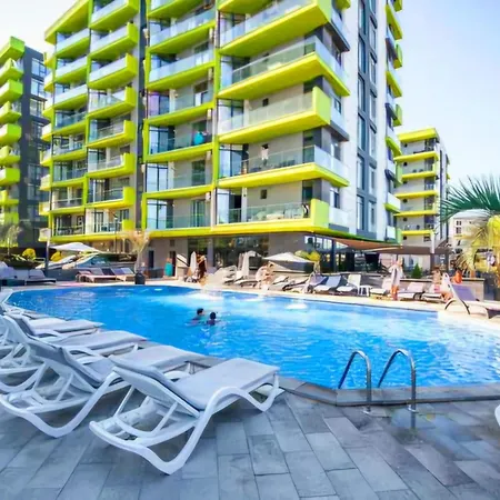 Grand - Pool & Prima Linie La Mare Năvodari