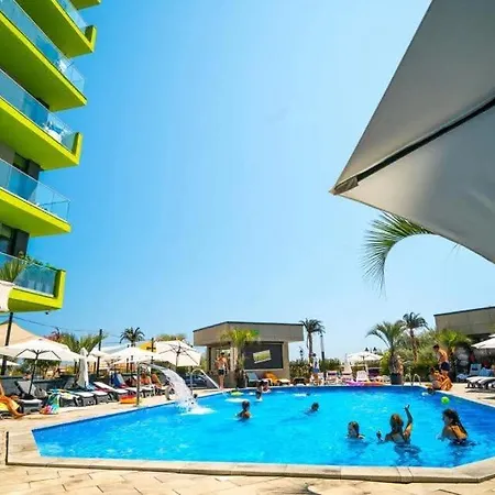 Grand - Pool & Prima Linie La Mare * Năvodari